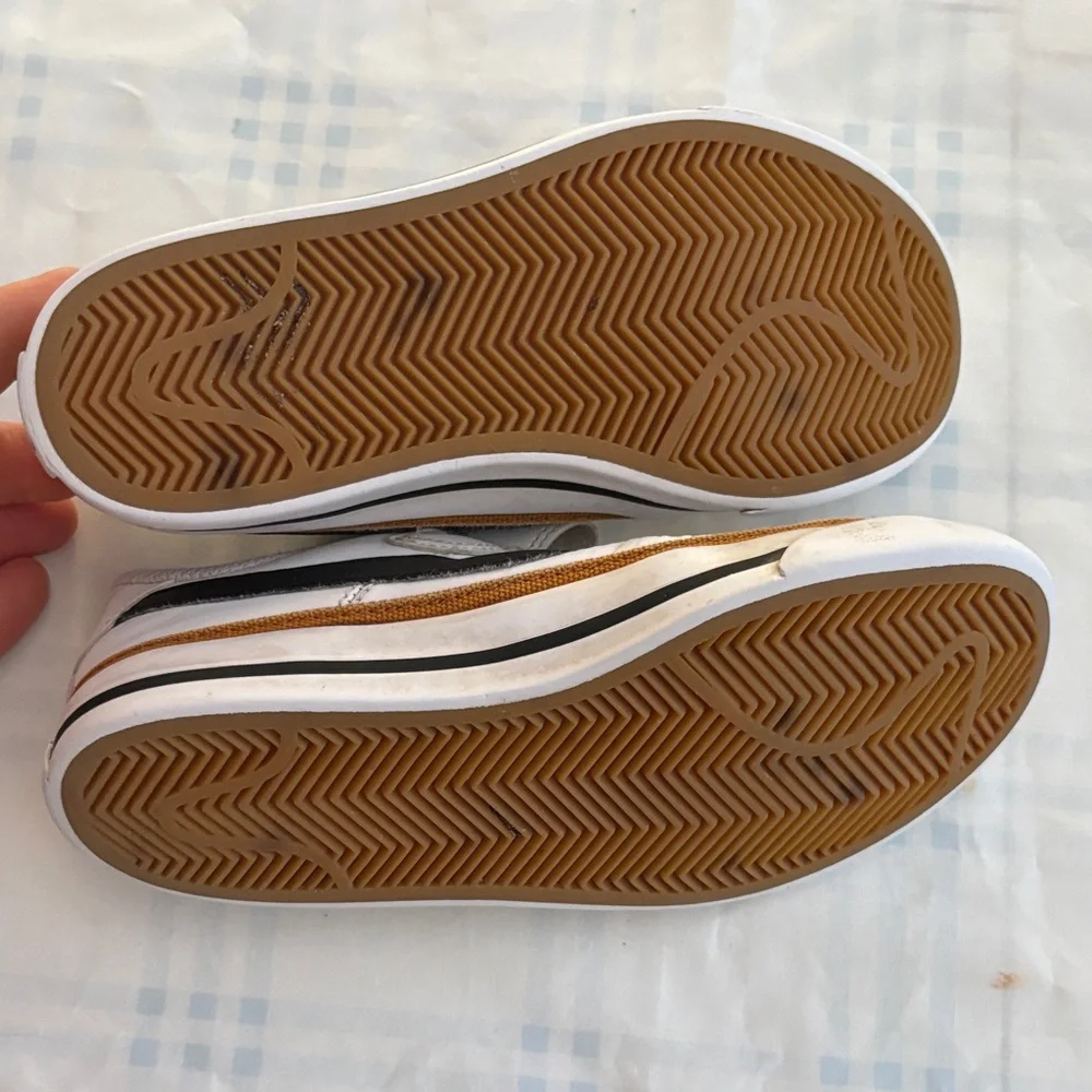 Nike White and Black Sneakers with‎ Velcro Strap size us13c